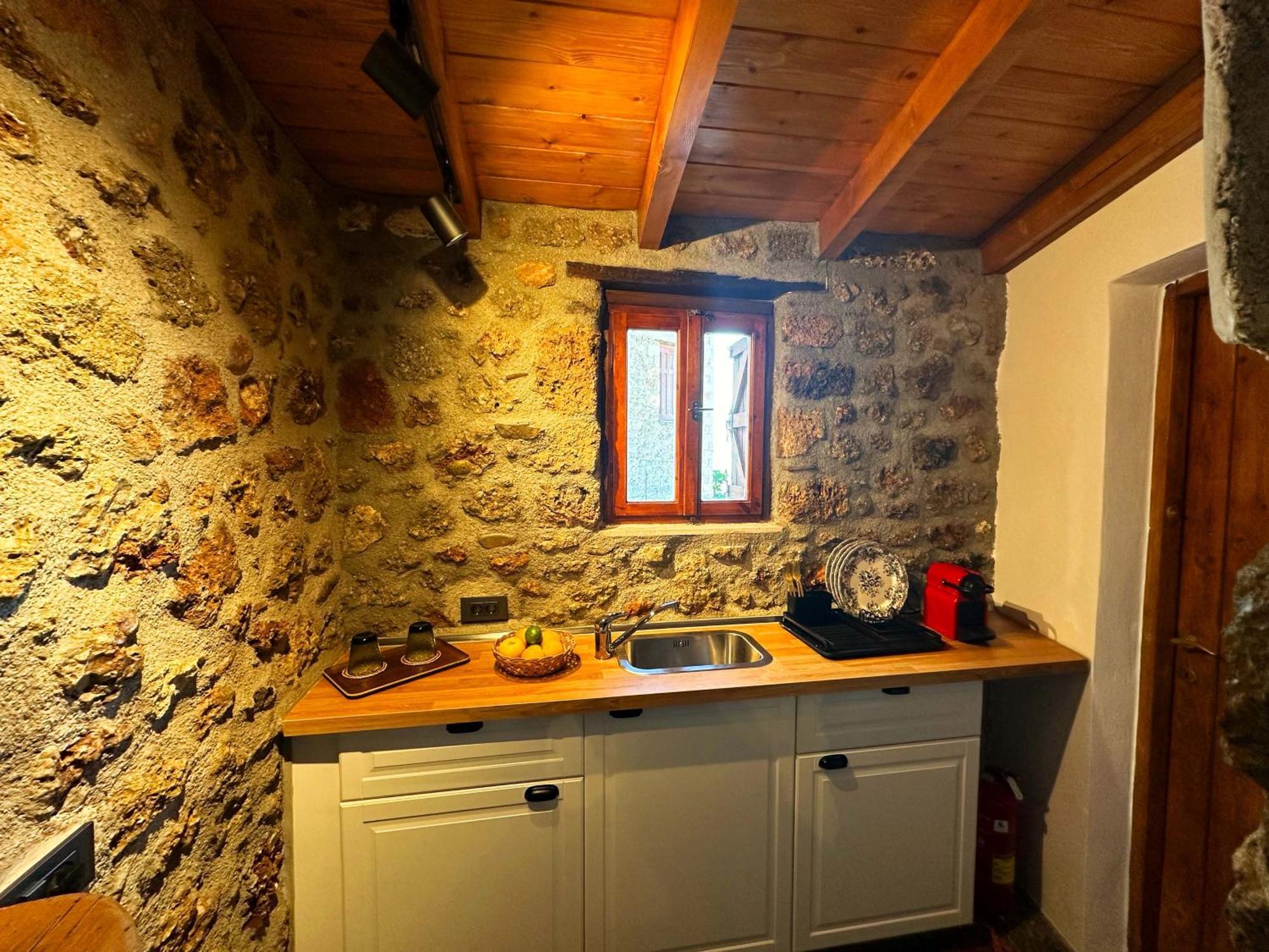 Fteri Stone House In Platanos, Akrata Apartman Kültér fotó