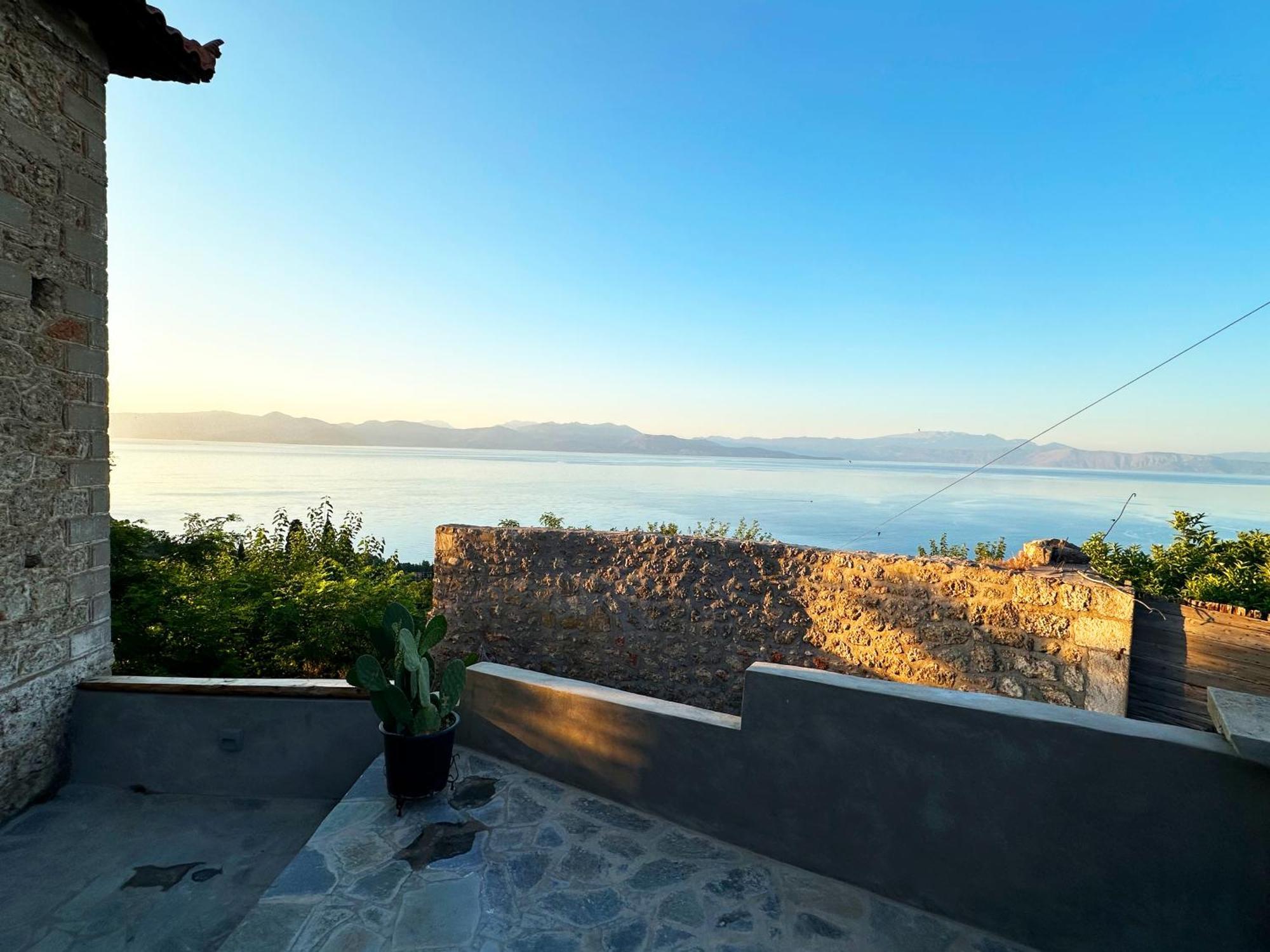 Fteri Stone House In Platanos, Akrata Apartman Kültér fotó