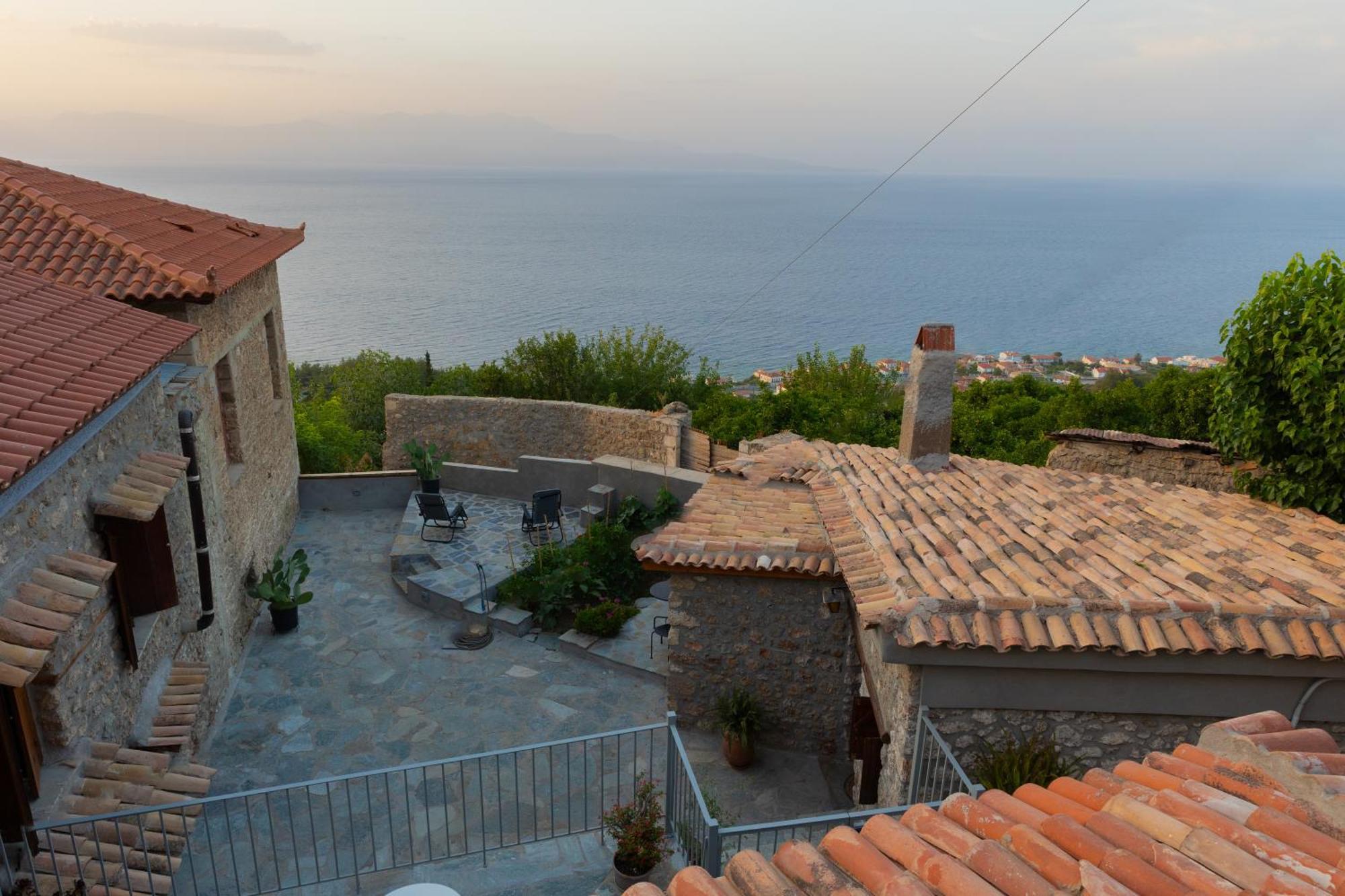 Fteri Stone House In Platanos, Akrata Apartman Kültér fotó