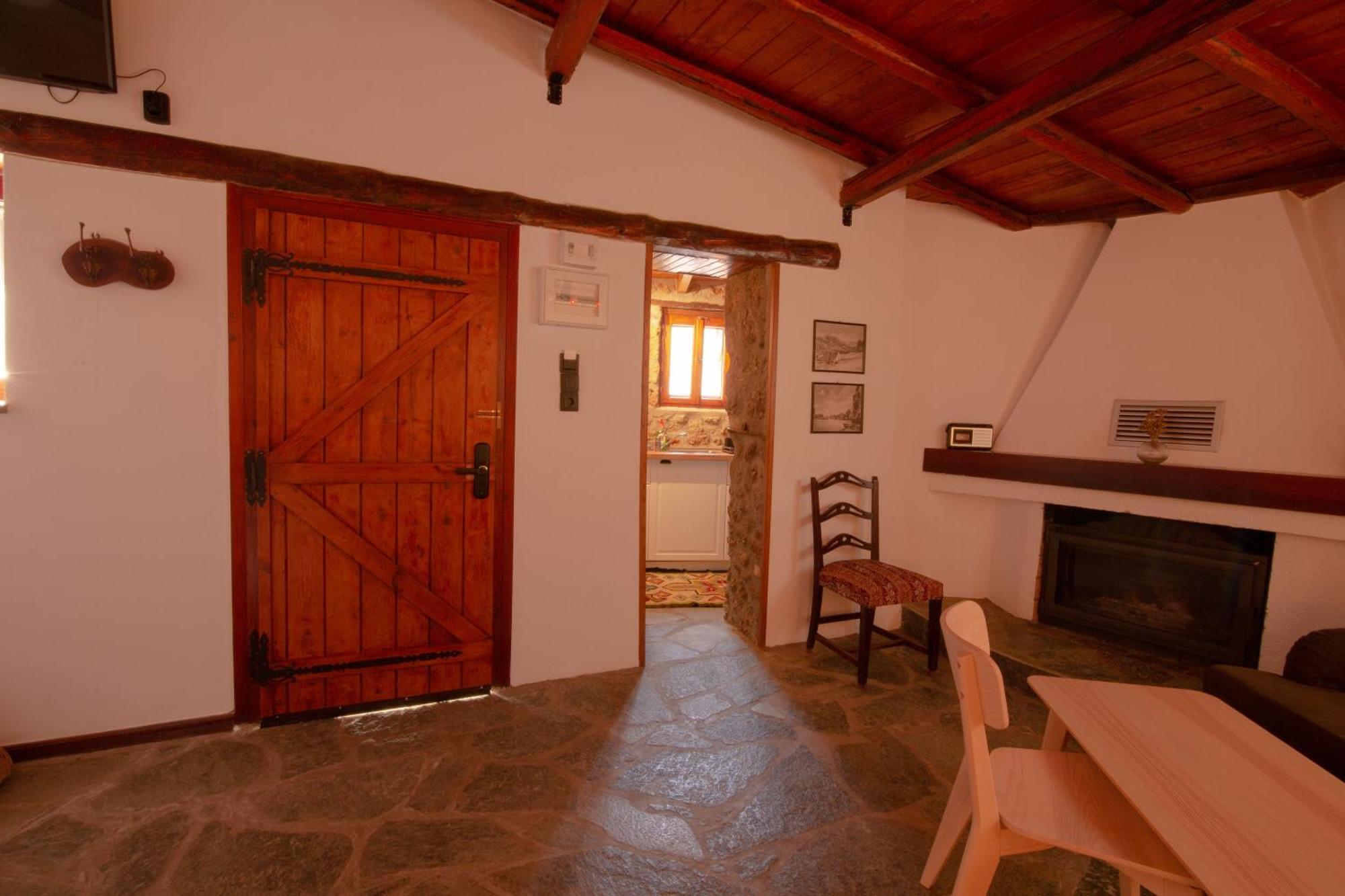 Fteri Stone House In Platanos, Akrata Apartman Kültér fotó